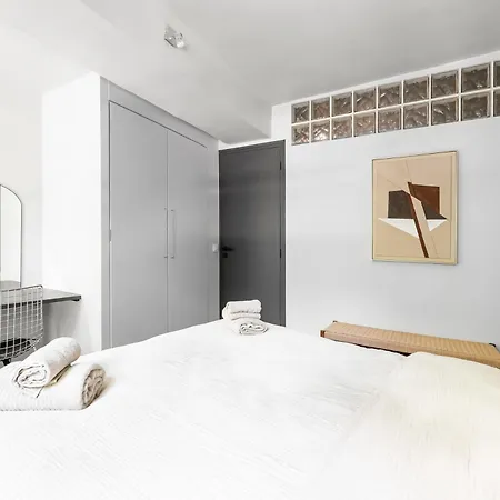 Elegant Parisian Apartment, Place Des Vosges 아파트 *