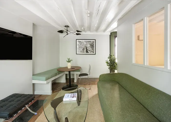 Elegant Parisian Apartment, Place Des Vosges *
